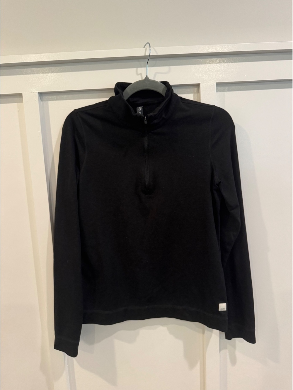 Vuori Black Performance Long Sleeve / Zip Top Size L